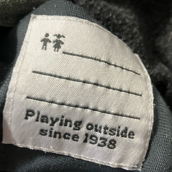 Cozy Black Zip-Up Jacket - Picture 5 of 6